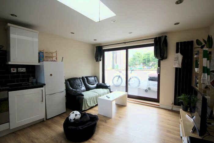 2 Bedroom Semi-Detached House To Rent In Amersham Road, London, SE14