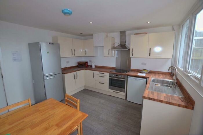 5 Bedroom House To Rent In Mundy Close, DE1