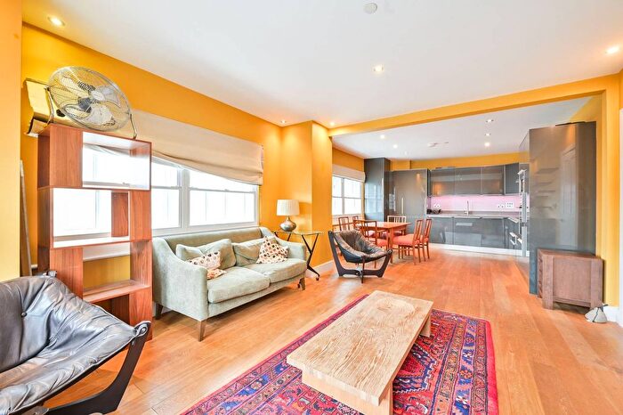 2 Bedroom Flat To Rent In Borough High Street, London Bridge, London, SE1