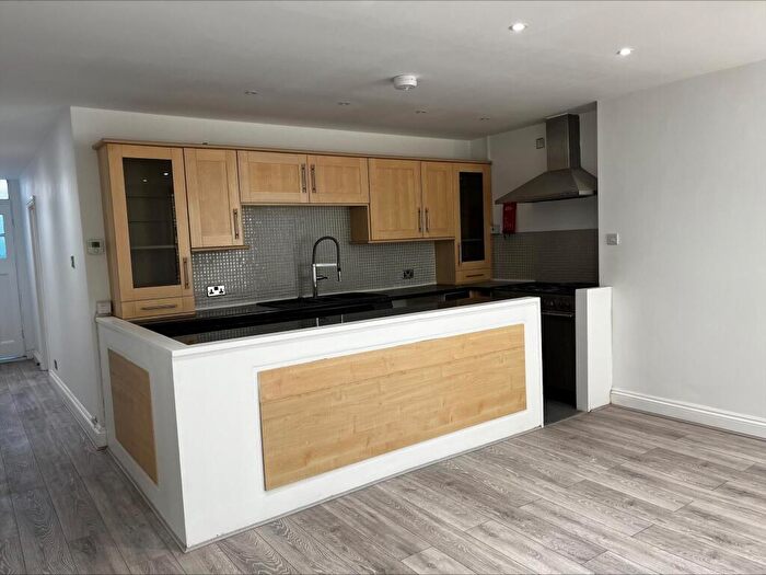 2 Bedroom Flat To Rent In Park Crescent, Brighton, BN2