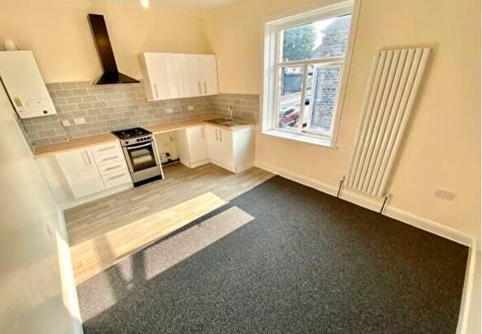 2 Bedroom Flat To Rent In Row Street, Huddersfield, HD4