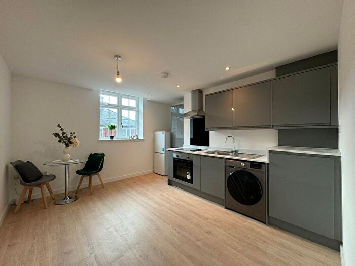 1 Bedroom Flat To Rent In Cliff Road, Nottingham, Nottinghamshire, NG1