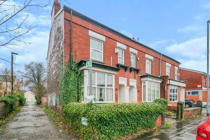 4 Bedroom End Of Terrace House To Rent In Ladybarn Lane, Fallowfield, M14