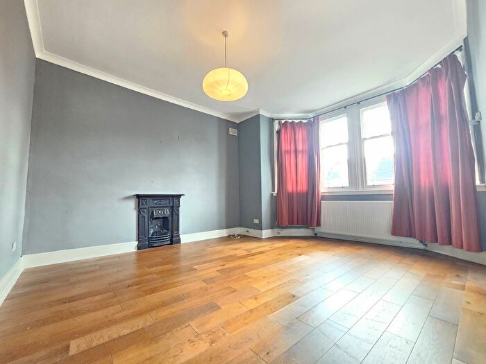3 Bedroom Terraced House To Rent In Cranwich Road, London, N16