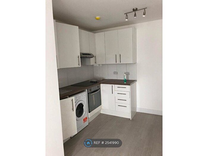 2 Bedroom Flat To Rent In London, London, NW4