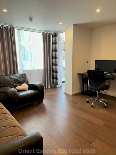 1 Bedroom Flat To Rent In Boyson Road, Walworth, SE17