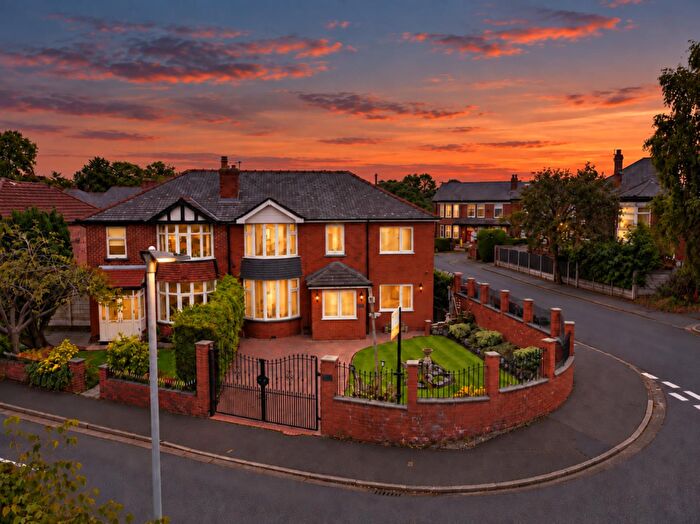 4 Bedroom Semi-Detached House For Sale In Hillside Avenue, Whitefield, Manchester, M45