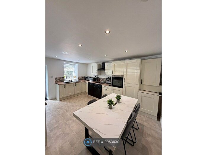 4 Bedroom End Terrace House To Rent In Lord St, Rossendale, BB4