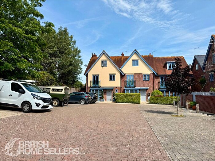 3 Bedroom Flat For Sale In Lyric Place, Lymington, Hampshire, SO41