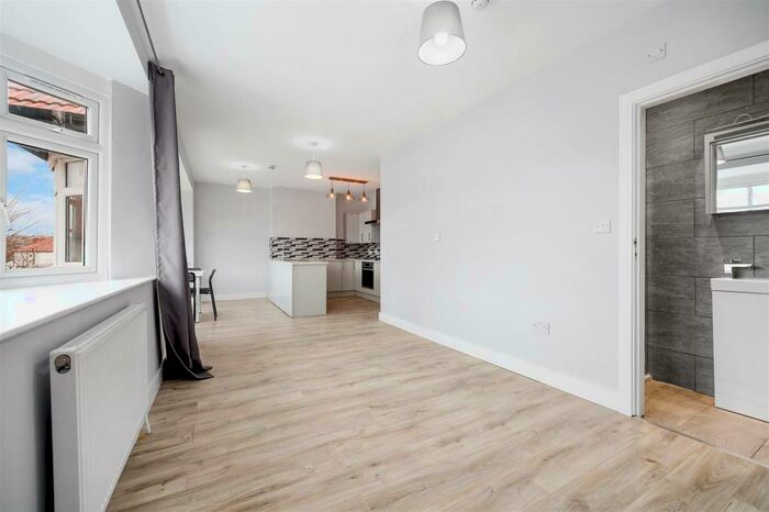 2 Bedroom Flat To Rent In Park Avenue North, London, NW10