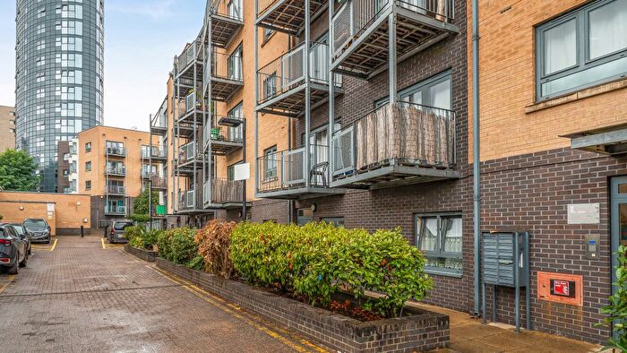 1 Bedroom Flat To Rent In Grove Cres Rd, London, E15
