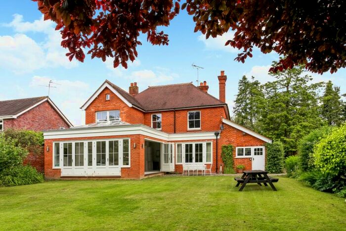 5 Bedroom Detached House To Rent In Dunmow Hill Fleet, GU51