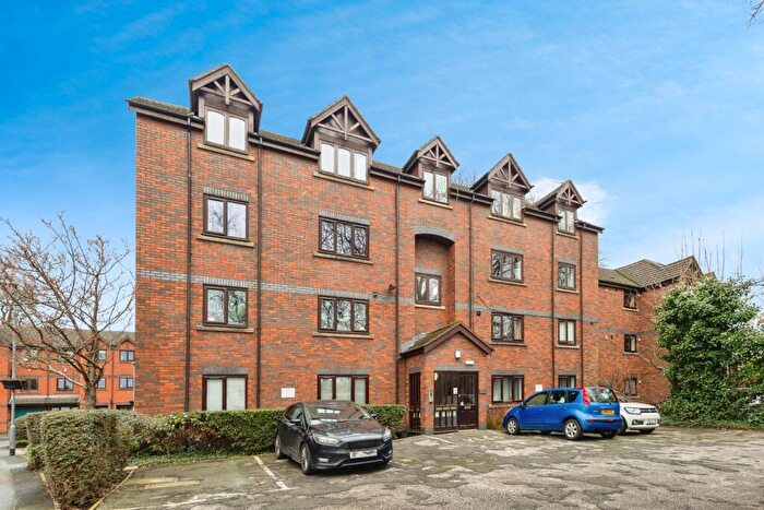 2 Bedroom Flat For Sale In Evans Close, Didsbury, Manchester, Greater Manchester, M20