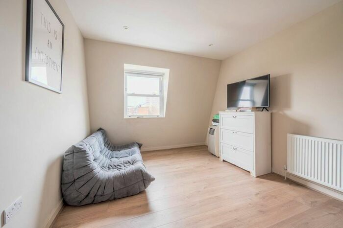 1 Bedroom Flat To Rent In Clapham Road, Stockwell, London, SW9