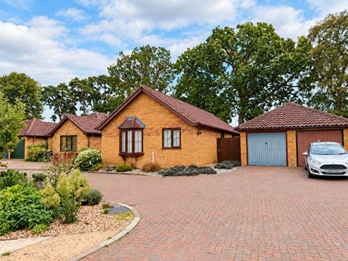 3 Bedroom Detached Bungalow For Sale In Meadow Drive, Lakenheath, Brandon, IP27