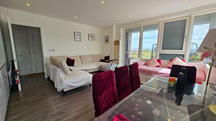 2 Bedroom Flat To Rent In Pier Road, London, E16