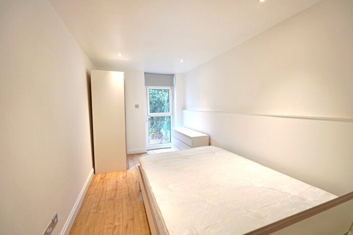 1 Bedroom Flat To Rent In Danbury House, Sunningfields Road, NW4