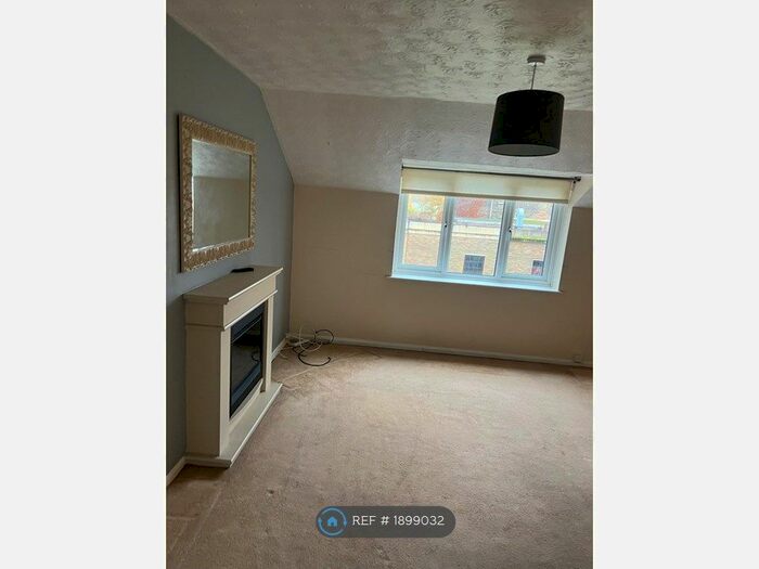 2 Bedroom Flat To Rent In Fairfax Way, March, PE15