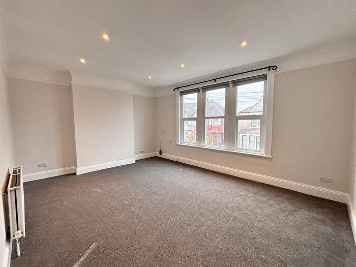 2 Bedroom Flat To Rent In College Road, Kensal Rise, London, NW10