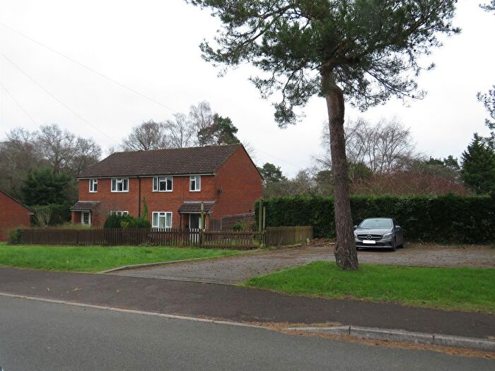 3 Bedroom Semi-Detached House For Sale In Spiders Island, Alderbury, Salisbury, SP5