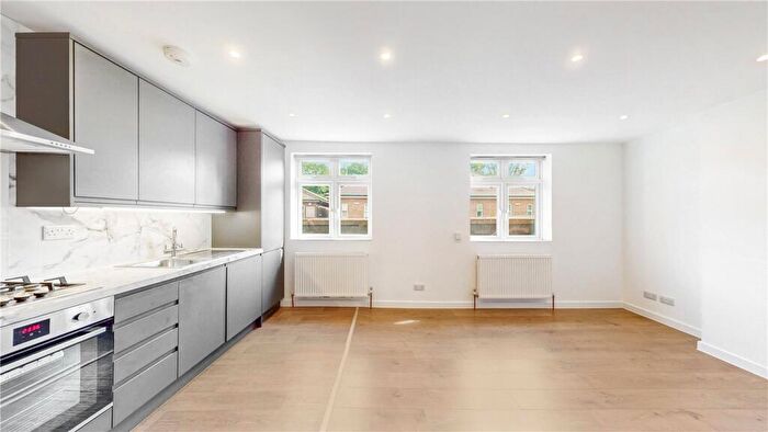2 Bedroom Apartment For Sale In Archway Road, London, N6