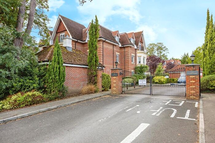 1 Bedroom Flat For Sale In London Road, Guildford, Surrey, GU1