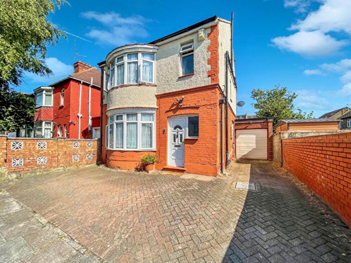 5 Bedroom Detached House For Sale In Rondini Avenue, Luton, Bedfordshire, LU3