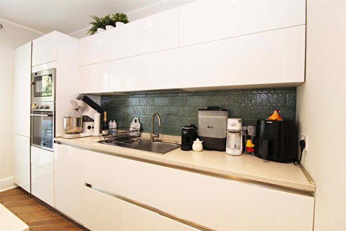 2 Bedroom House For Sale In Pylbrook Road, Sutton, SM1