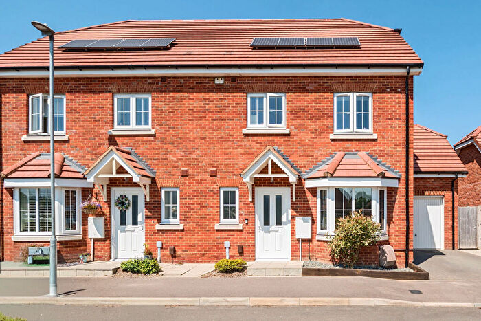 4 Bedroom Semi-Detached House For Sale In Halifax Close, Guildford, GU3