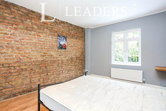 Studio To Rent In Glensdale Road, London, SE4