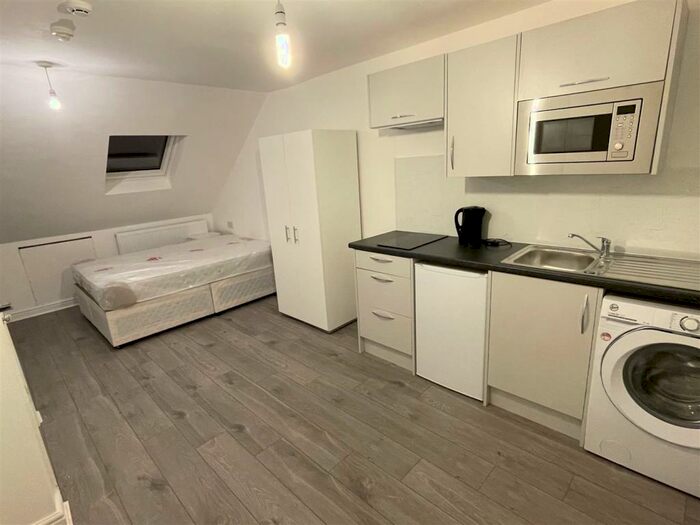 Flat To Rent In Shaftesbury Avenue, South Harrow, Harrow, HA2