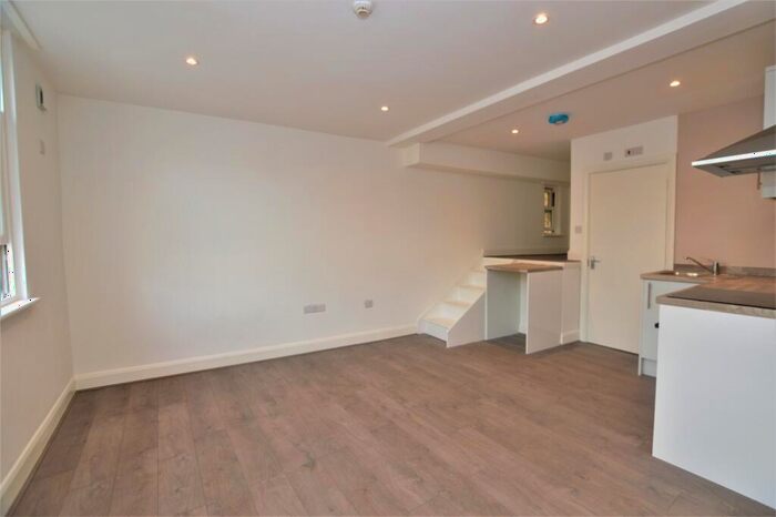 Flat To Rent In New Cross Road London, SE14