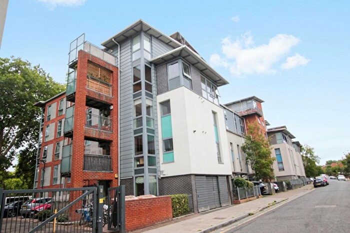 2 Bedroom Flat To Rent In Southwold Road, Morton House, E5