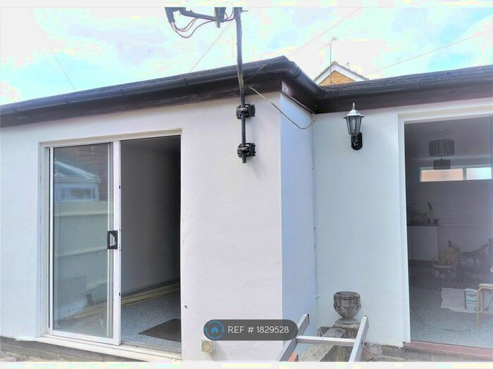 5 Bedroom End Of Terrace House To Rent In Lea Close, Reading, RG30