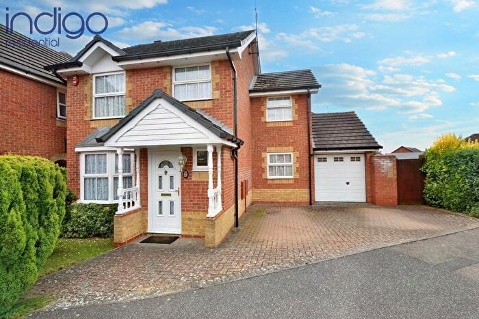 4 Bedroom Detached House For Sale In Elvington Gardens, Barton Hills, Luton, Bedfordshire, LU3