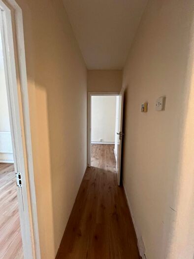 3 Bedroom Flat To Rent In Stamford Hill, London, N16