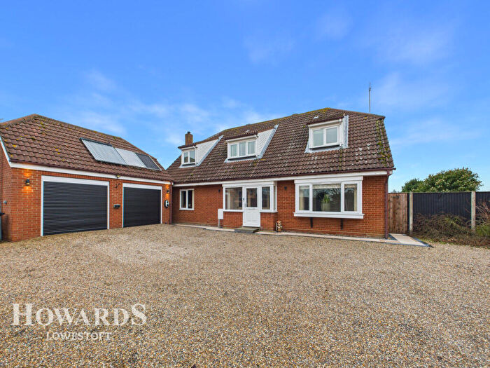 6 Bedroom Detached House For Sale In Market Lane, Blundeston, NR32