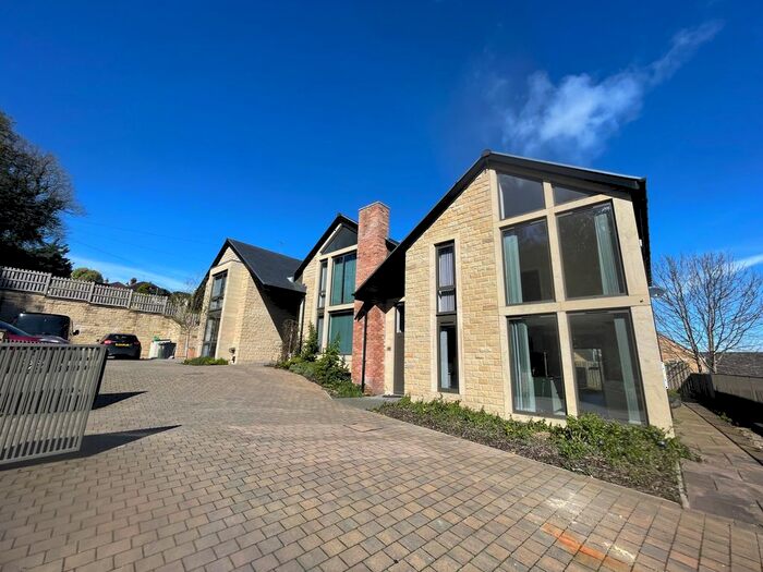 3 Bedroom Town House To Rent In Hopton Lane, Mirfield, Wakefield, WF14