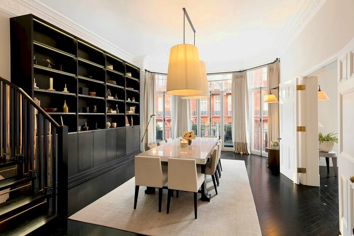 3 Bedroom Flat To Rent In Pont Street, London, SW1X