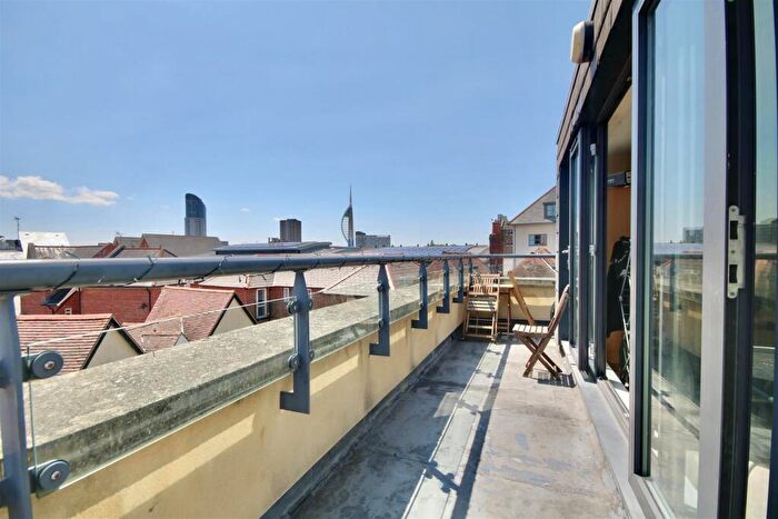 2 Bedroom Flat To Rent In Royal Oak Court, Queen Street, Portsmouth, PO1
