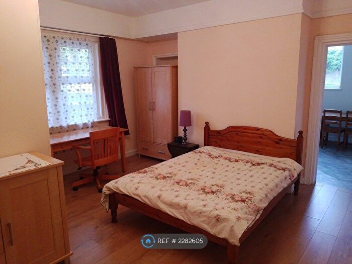 1 Bedroom Flat To Rent In The Old Coach House, Rochester, ME1