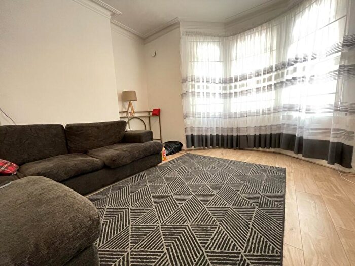 2 Bedroom Maisonette For Sale In Rosslyn Crescent, Harrow, HA1