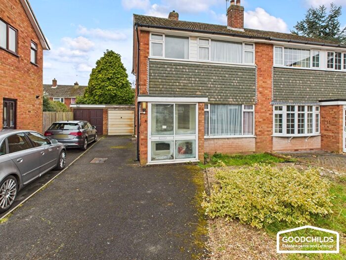 3 Bedroom Semi-Detached House For Sale In Canning Close, Walsall, WS5