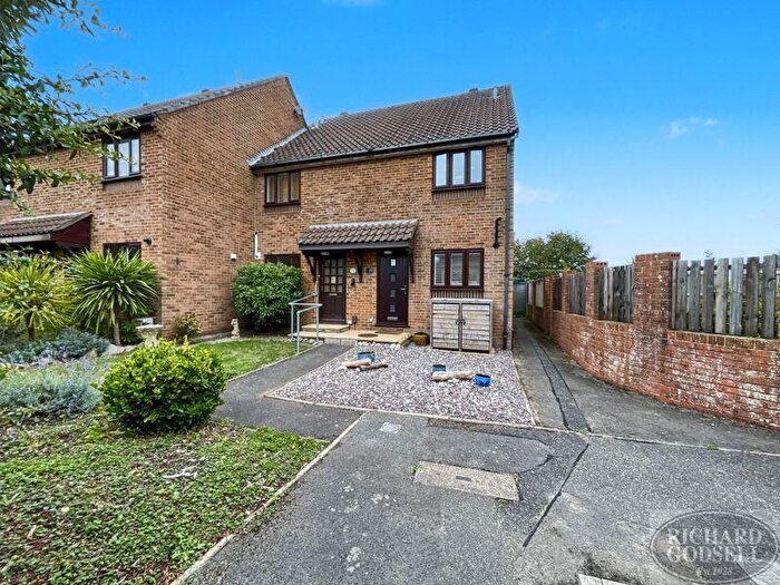 2 Bedroom End Of Terrace House For Sale In Christchurch, BH23