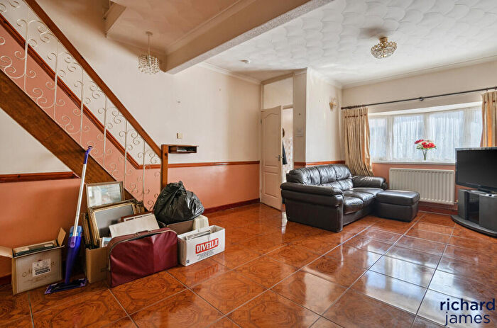 3 Bedroom Terraced House For Sale In Beatrice Street, Gorse Hill, Swindon, SN2