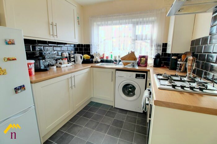 3 Bedroom Flat To Rent In St Helens Road, Belle Vue, Doncaster, DN4