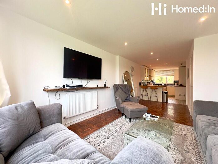 2 Bedroom Maisonette For Sale In Hailey Place, Cranleigh, Surrey, GU6