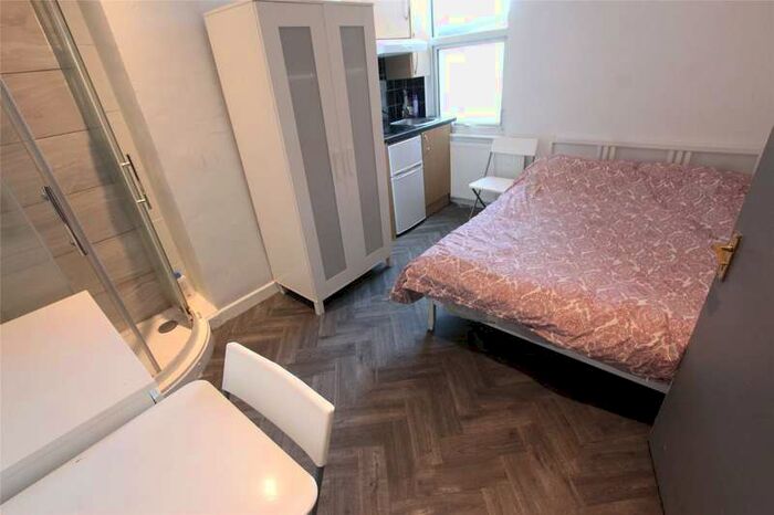 Flat To Rent In Barking Road, London, E13