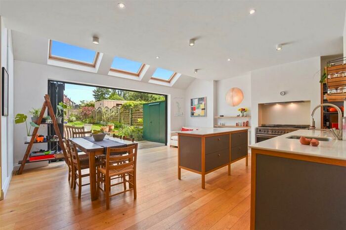 4 Bedroom House To Rent In Middle Lane, Hornsey, N8