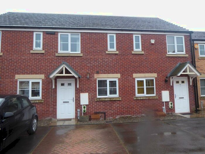 2 Bedroom Town House To Rent In Harley Head Avenue, Halifax, HX3